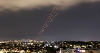 Israel tuyên bố đánh chặn hầu hết tên lửa Iran Israel tuyên bố đánh chặn hầu hết tên lửa Iran