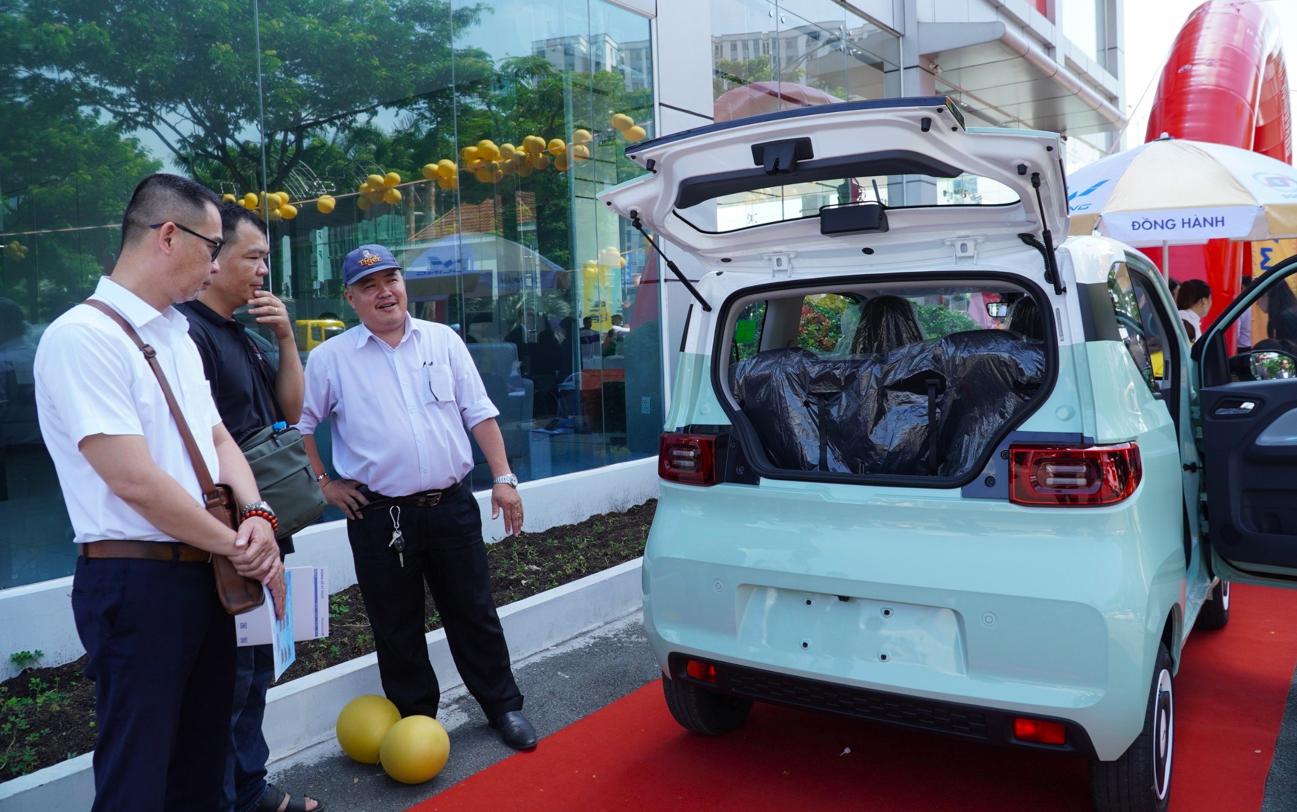 Xe điện cỡ nhỏ Wuling Hongguang MiniEV 'ế ẩm' tại Việt Nam: Giá rẻ thôi chưa đủ?- Ảnh 3.
