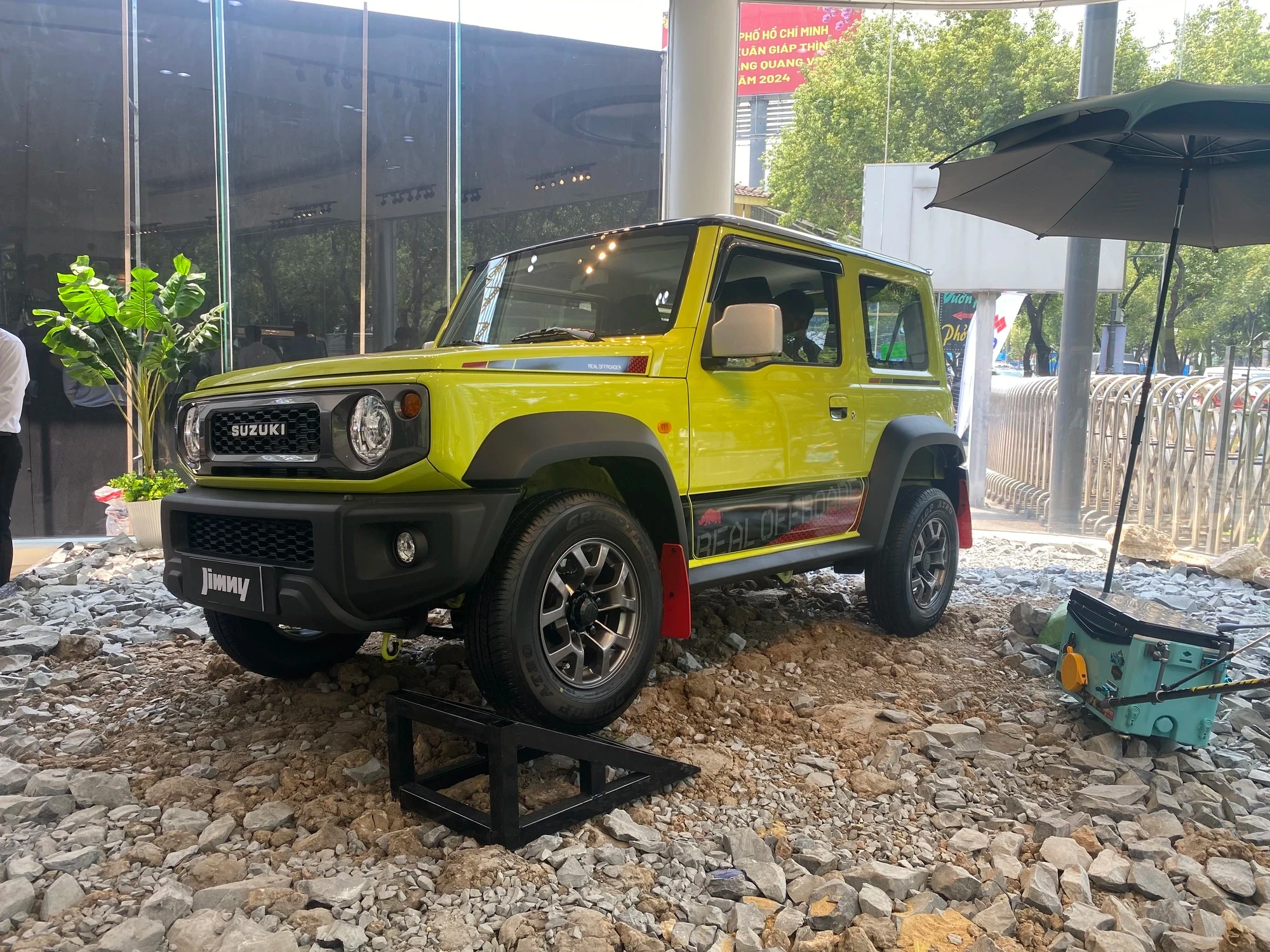Suzuki Jimny chốt giá từ 789 triệu đồng tại Việt Nam