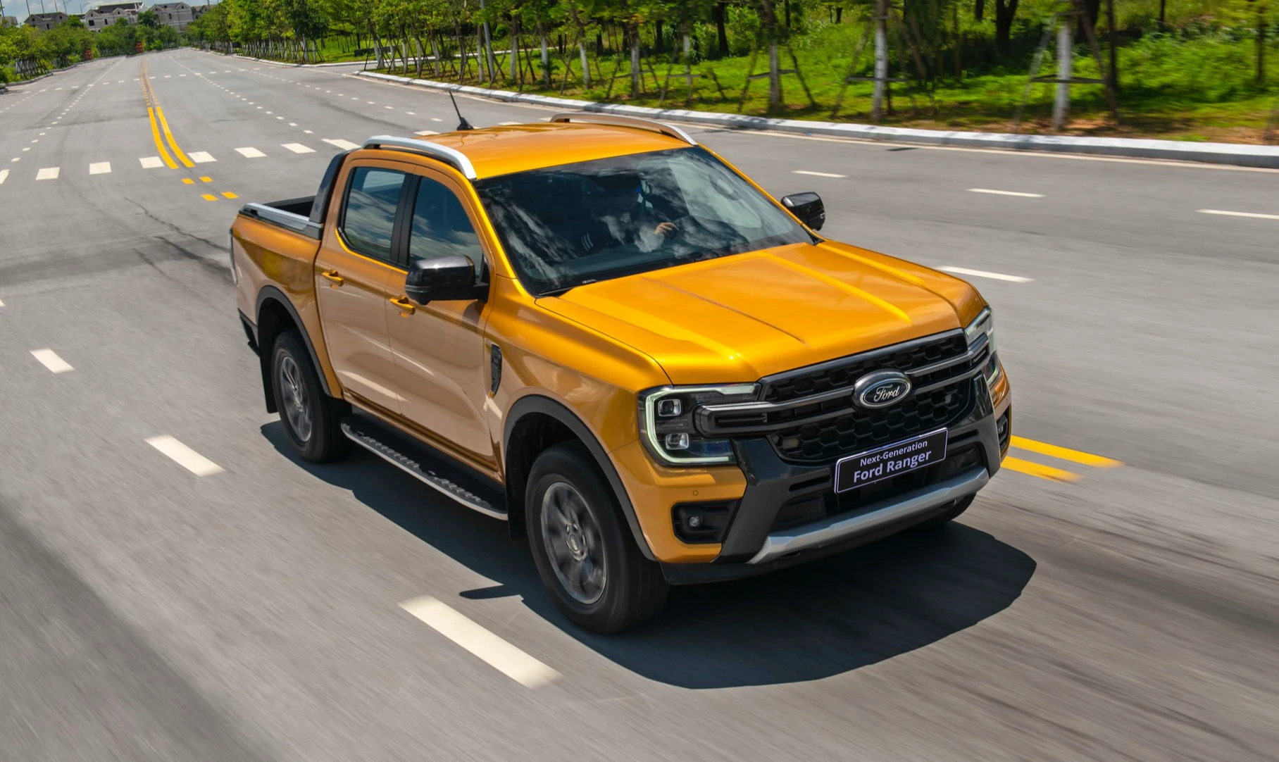 Trong quý 1/2024 tổng doanh số Ford Ranger tại Việt Nam đạt 3.562 xe. Kết quả này không chỉ giúp Ford Ranger tiếp tục duy trì thế thống trị ở phân khúc xe bán tải mà còn dẫn đầu cuộc đua doanh số toàn thị trường ô tô Việt Nam. Mẫu xe này vừa được Ford bổ sung thêm phiên bản Ranger Stormtrak nhập khẩu từ Thái Lan với giá bán 1,039 tỉ đồng.