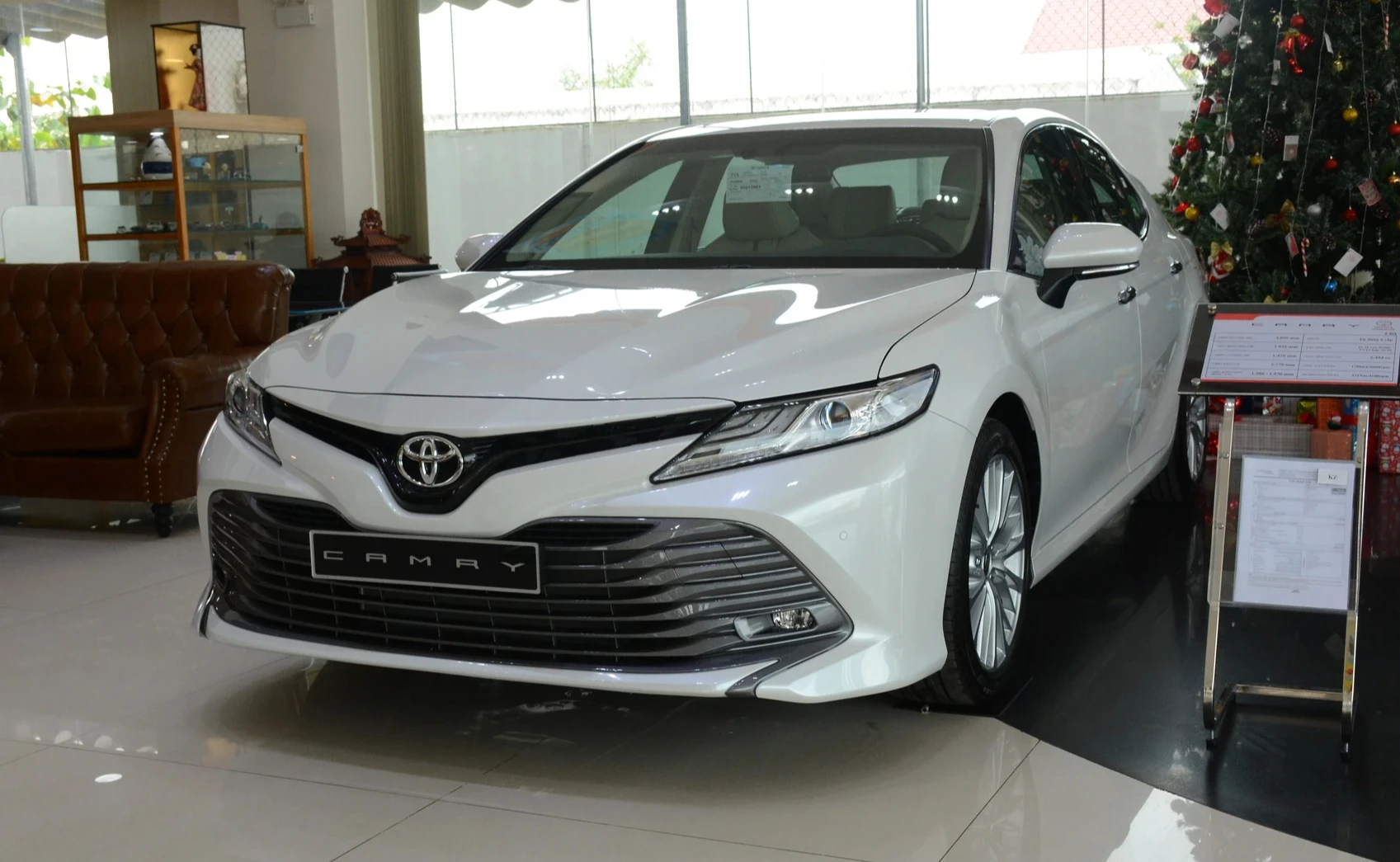 Ở phân khúc sedan hạng D, trật tự không thay đổi khi Toyota Camry vẫn là mẫu xe bán chạy nhất phân khúc này. Sức hút từ thương hiệu, tính kinh tế cũng như độ bền bỉ giúp Toyota Camry được khách hàng chọn mua nhiều hơn so với Mazda6, Kia K5 hay Honda Accord. Sau quý 1/2024, doanh số bán mẫu xe này đạt 315 xe.