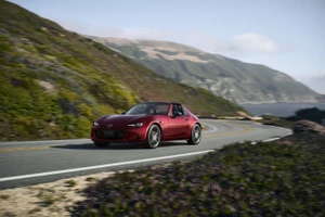 Mazda MX-5 2024 có giá khởi điểm hơn 860 triệu đồng