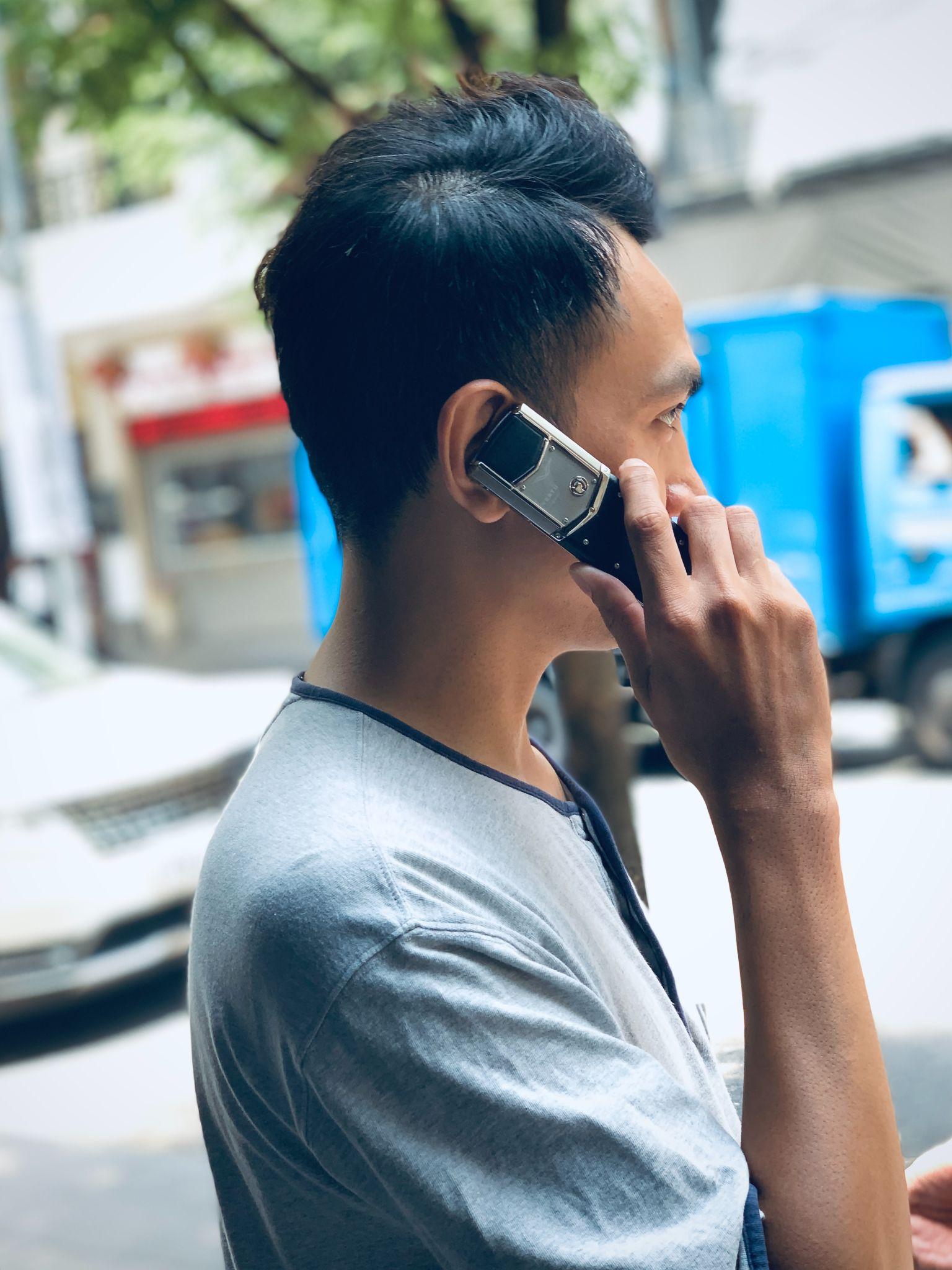 Giới thượng lưu chơi điện thoại Vertu 2G nói gì trước lộ trình Việt Nam sắp hoàn toàn tắt sóng 2G?