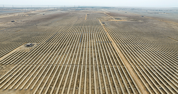 Biến sa mạc muối thành nhà máy điện sạch khổng lồ