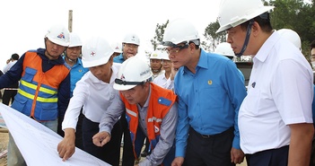 Động viên người lao động tham gia công trình thi đua “5 nhất” Động viên người lao động tham gia công trình thi đua “5 nhất”