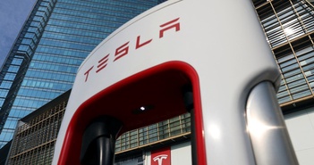 Tesla giảm giá bán xe điện trên toàn cầu Tesla giảm giá bán xe điện trên toàn cầu