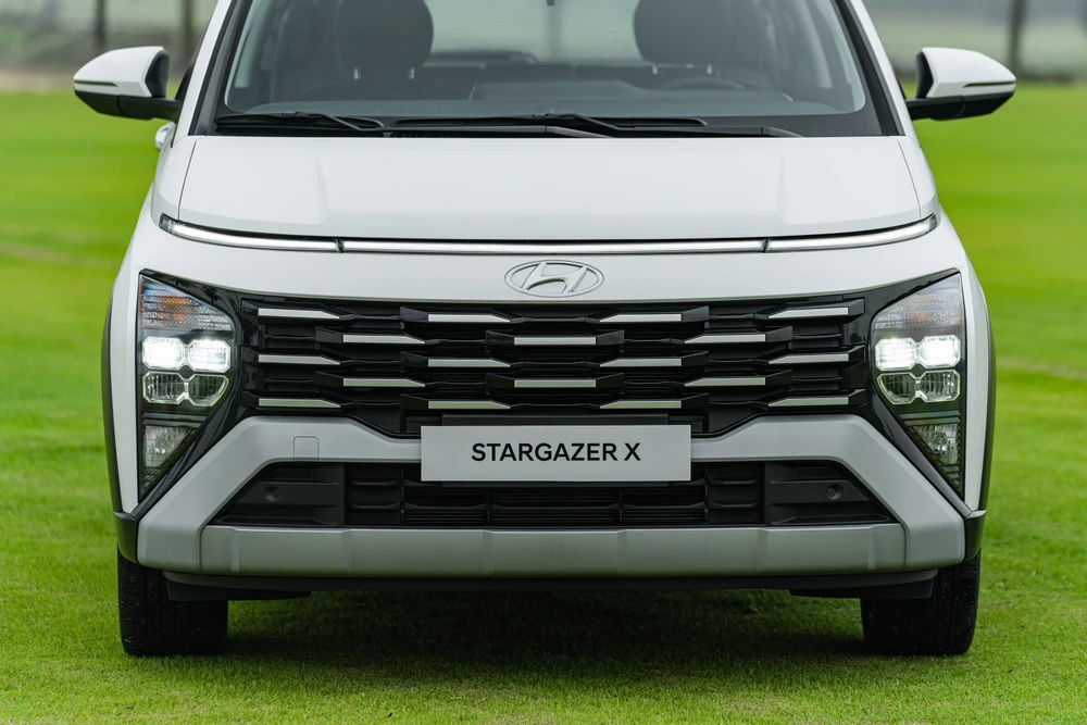 Hyundai Stargazer X - 10.jpg