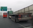 Xe container và xe khách lạng lách chèn đường, 'trả đũa' nhau trên cao tốc