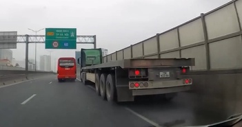 Xe container và xe khách lạng lách chèn đường, 'trả đũa' nhau trên cao tốc