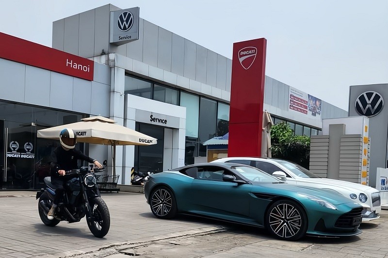Siêu xe Aston Martin DB12 bất ngờ xuất hiện tại Hà Nội, giá dự kiến trên 15 tỷ đồng