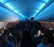 Vì sao máy bay phải tắt đèn trong cabin khi cất cánh và hạ cánh