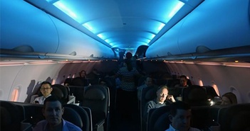Vì sao máy bay phải tắt đèn trong cabin khi cất cánh và hạ cánh