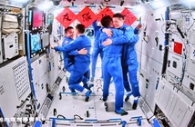 Phi hành đoàn Thần Châu-17 (Trung Quốc) trở về Trái đất an toàn