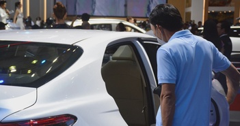 Ô tô ồ ạt giảm giá, vì sao người Việt không vội mua ở thời điểm này Ô tô ồ ạt giảm giá, vì sao người Việt không vội mua ở thời điểm này