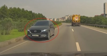 Phẫn nộ ô tô nghênh ngang chạy ngược chiều cao tốc, nháy đèn đòi nhường đường Phẫn nộ ô tô nghênh ngang chạy ngược chiều cao tốc, nháy đèn đòi nhường đường