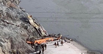 Xe buýt lao xuống khe núi ở Pakistan, hơn 40 người thương vong