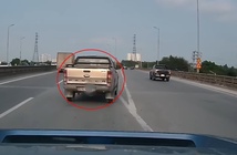 Ford Ranger chạy kiểu 'bất cần', tạt đầu ô tô khác chuyển làn trên cao tốc