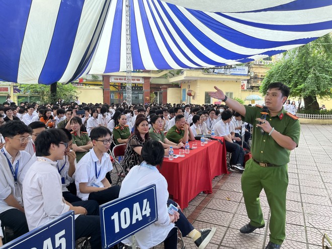 Hình ảnh buổi tuyên truyền tại trường THPT Lê Quý Đôn, Đống Đa