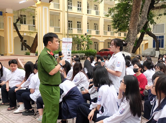 Buổi tuyên truyền về ma tuý và Luật căn cước tại trường THPT Quang Trung