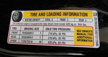 Tìm thông số áp suất lốp ô tô theo khuyến cáo ở đâu?