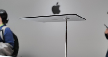 Cận cảnh iPad Pro mới: Màn hình OLED cực đẹp, mỏng như tờ giấy, chip M4 quá mạnh Cận cảnh iPad Pro mới: Màn hình OLED cực đẹp, mỏng như tờ giấy, chip M4 quá mạnh