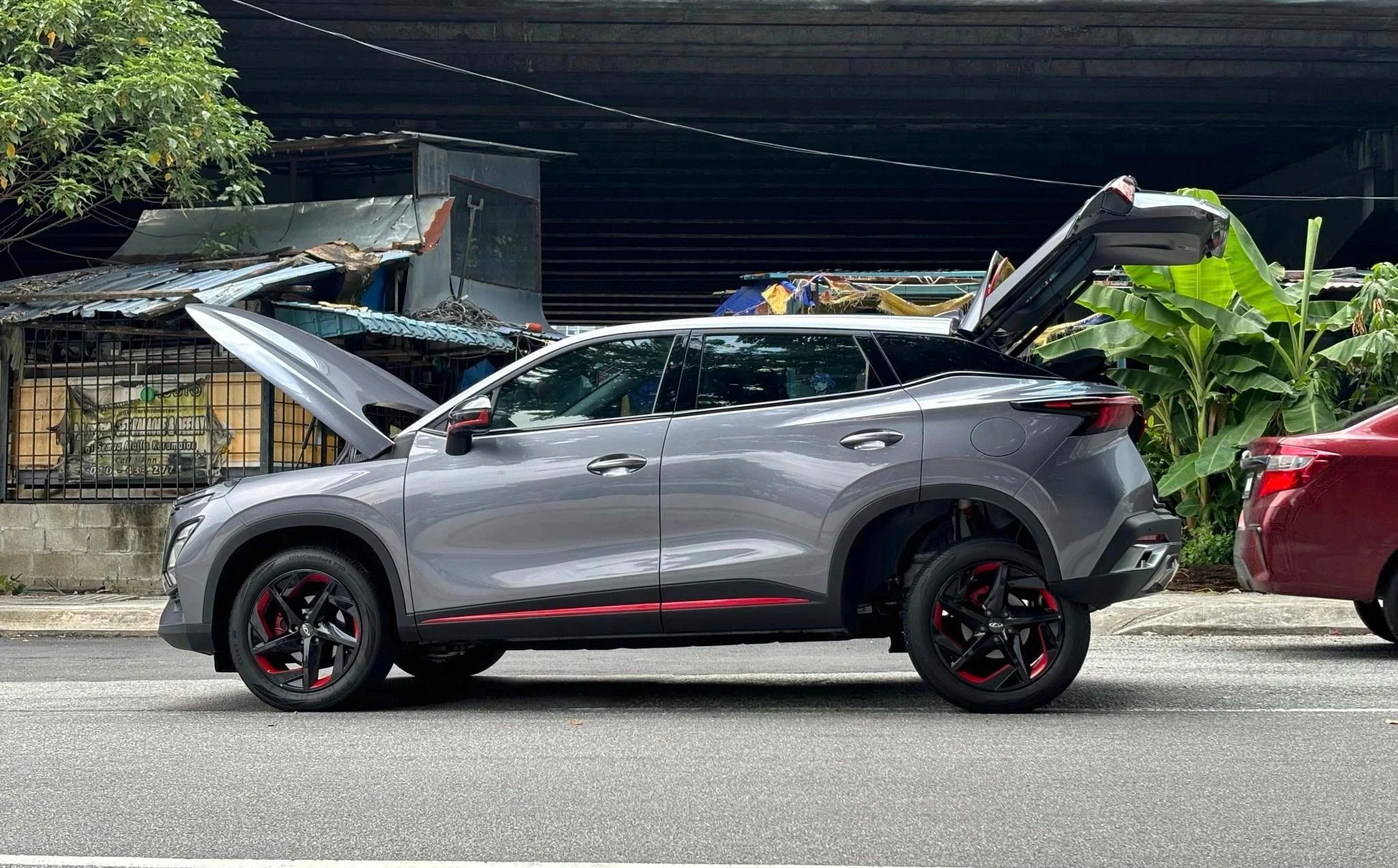 Sắp về Việt Nam, ô tô Trung Quốc Chery Omoda 5 liên tiếp dính lỗi nghiêm trọng- Ảnh 2. Một khách hàng sử dụng Chery Omoda 5 ở Malaysia phản ánh việc xe bất ngờ bị gãy trục khi xe đang vận hành bình thường trên đường
