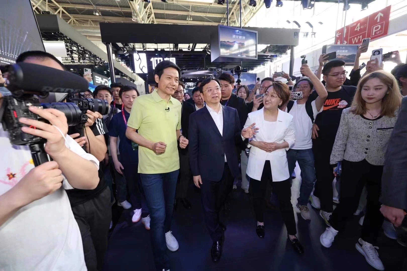 Sở hữu thương hiệu xe riêng, CEO Xiaomi Lôi Quân vẫn hết lời khen ngợi xe điện BYD: "Nghe tên đã thấy oai, chắc chắn sẽ bán chạy"