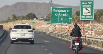 Bức xúc hai thanh niên 'đầu trần', phóng xe máy trên cao tốc Bức xúc hai thanh niên 'đầu trần', phóng xe máy trên cao tốc