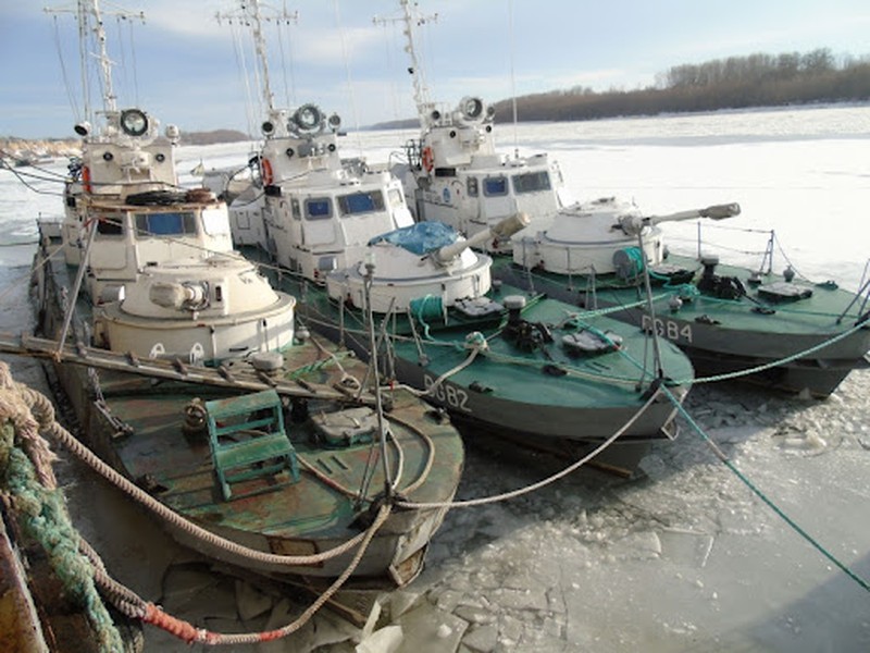 Nga trang bị hàng loạt tàu tuần tra gắn tháp pháo xe tăng cho Hạm đội Dnieper