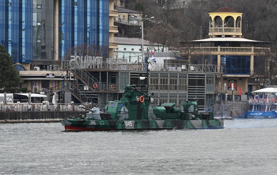 Nga trang bị hàng loạt tàu tuần tra gắn tháp pháo xe tăng cho Hạm đội Dnieper