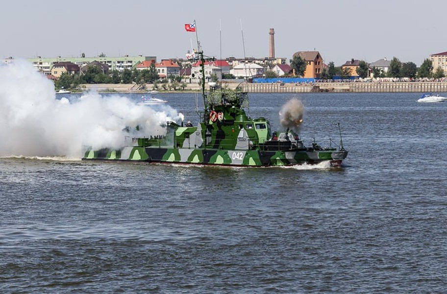 Nga trang bị hàng loạt tàu tuần tra gắn tháp pháo xe tăng cho Hạm đội Dnieper
