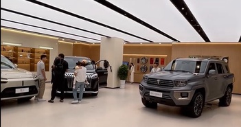 'Học tập' Lôi Quân, chủ tịch của Great Wall Motor cũng hóa thân thành nhân viên bán xe! 'Học tập' Lôi Quân, chủ tịch của Great Wall Motor cũng hóa thân thành nhân viên bán xe!