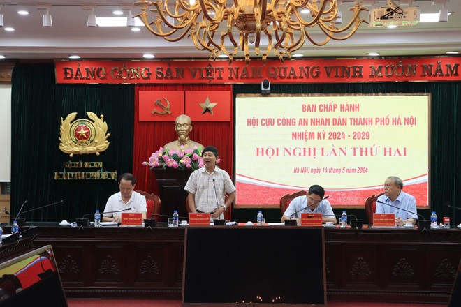 Thiếu tướng Vũ Hùng Vương – Phó Chủ tịch thường trực Hội cựu Công an nhân dân Việt Nam phát biểu tại hội nghị