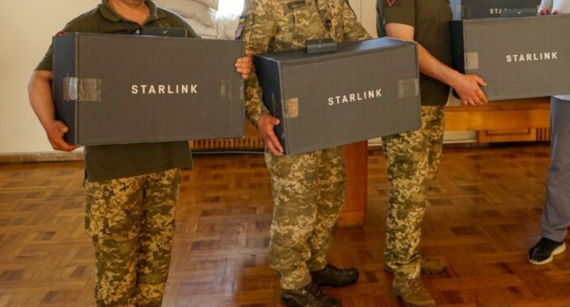 SpaceX chặn cả Ukraine và Nga sử dụng hệ thống liên lạc vệ tinh Starlink trên chiến trường