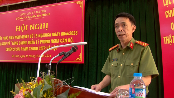 Thượng tá Võ Xuân Đương, Phó Trưởng CAQ Ba Đình phát biểu tại hội nghị