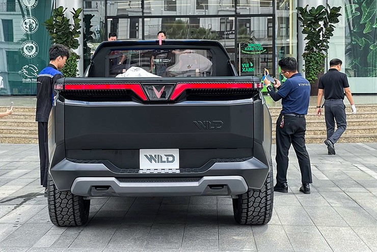 Chi tiết mẫu xe bán tải VinFast Wild vừa xuất hiện tại Việt Nam - 4