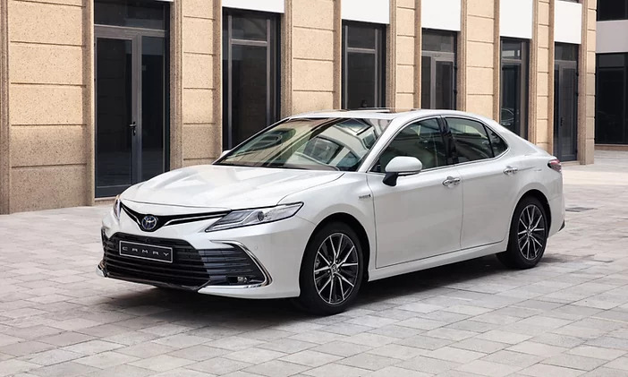 Sedan hạng D: Toyota Camry lại 'một mình một chợ'- Ảnh 2.