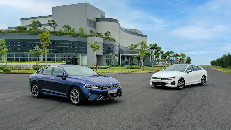 Sedan hạng D: Toyota Camry lại 'một mình một chợ'- Ảnh 3. Sedan hạng D: Toyota Camry lại 'một mình một chợ'- Ảnh 3.