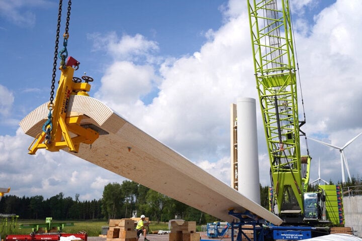 Tua bin gió bằng gỗ cao nhất thế giới đi vào hoạt động