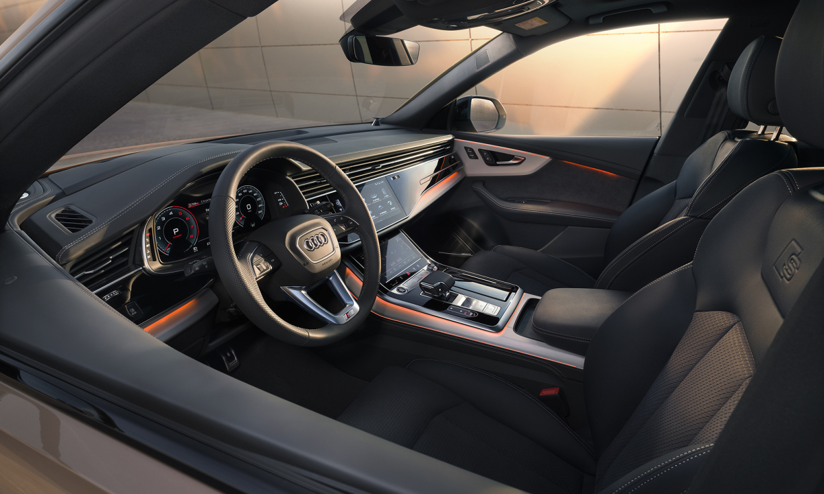 Cách sắp xếp bố trí các chi tiết nội thất Audi Q8 2024 không có nhiều thay đổi so với bản cũ