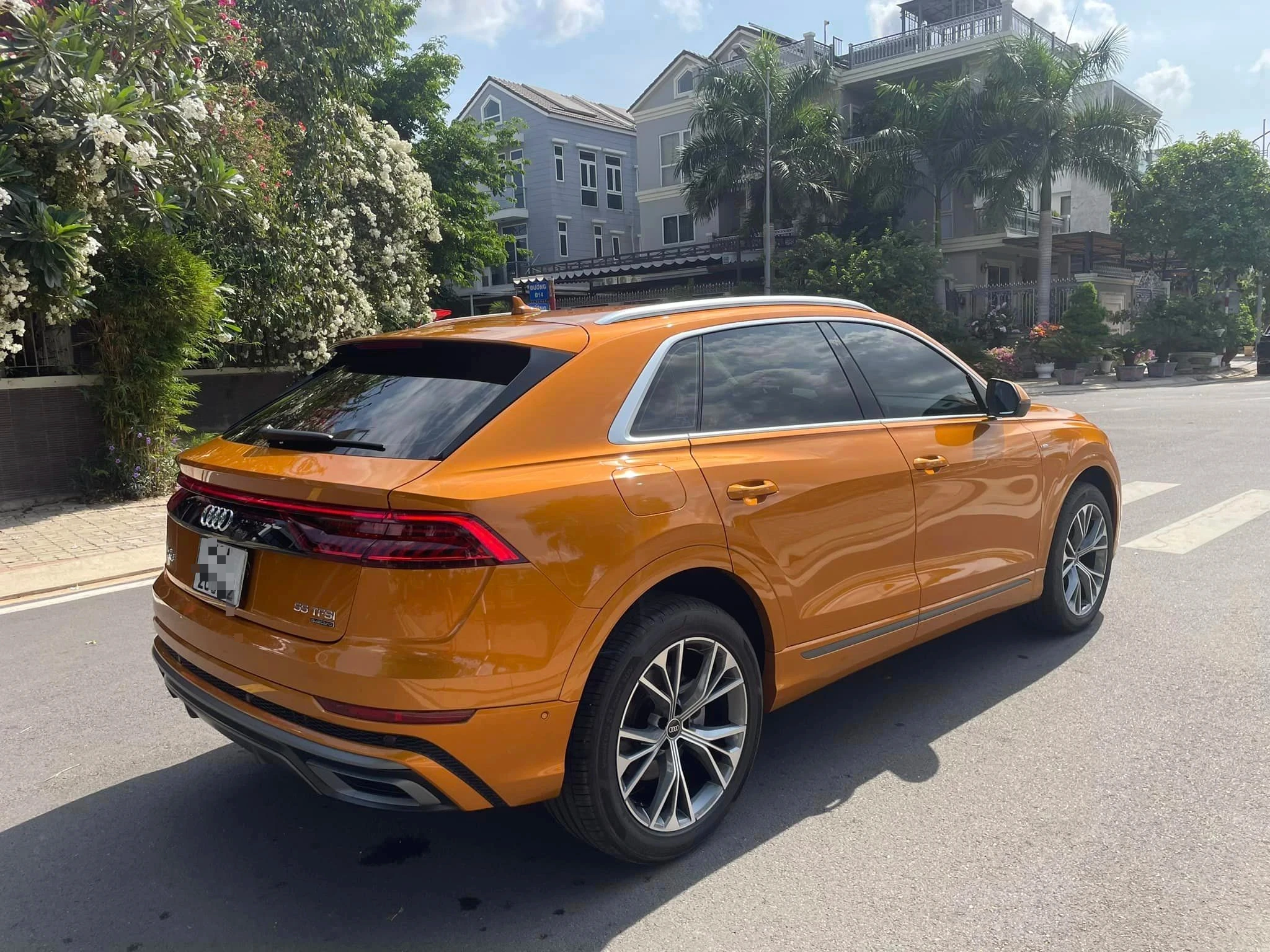 Ngoại hình Audi Q8 thiết kế kiểu SUV coupe bắt mắt