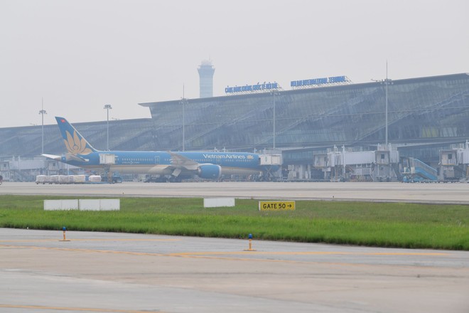 Một chuyến bay của Vietnam Airlines bị nứt kính buồng lái đã phải quay trở lại sân bay quốc tế Nội Bài sau 20 phút cất cánh