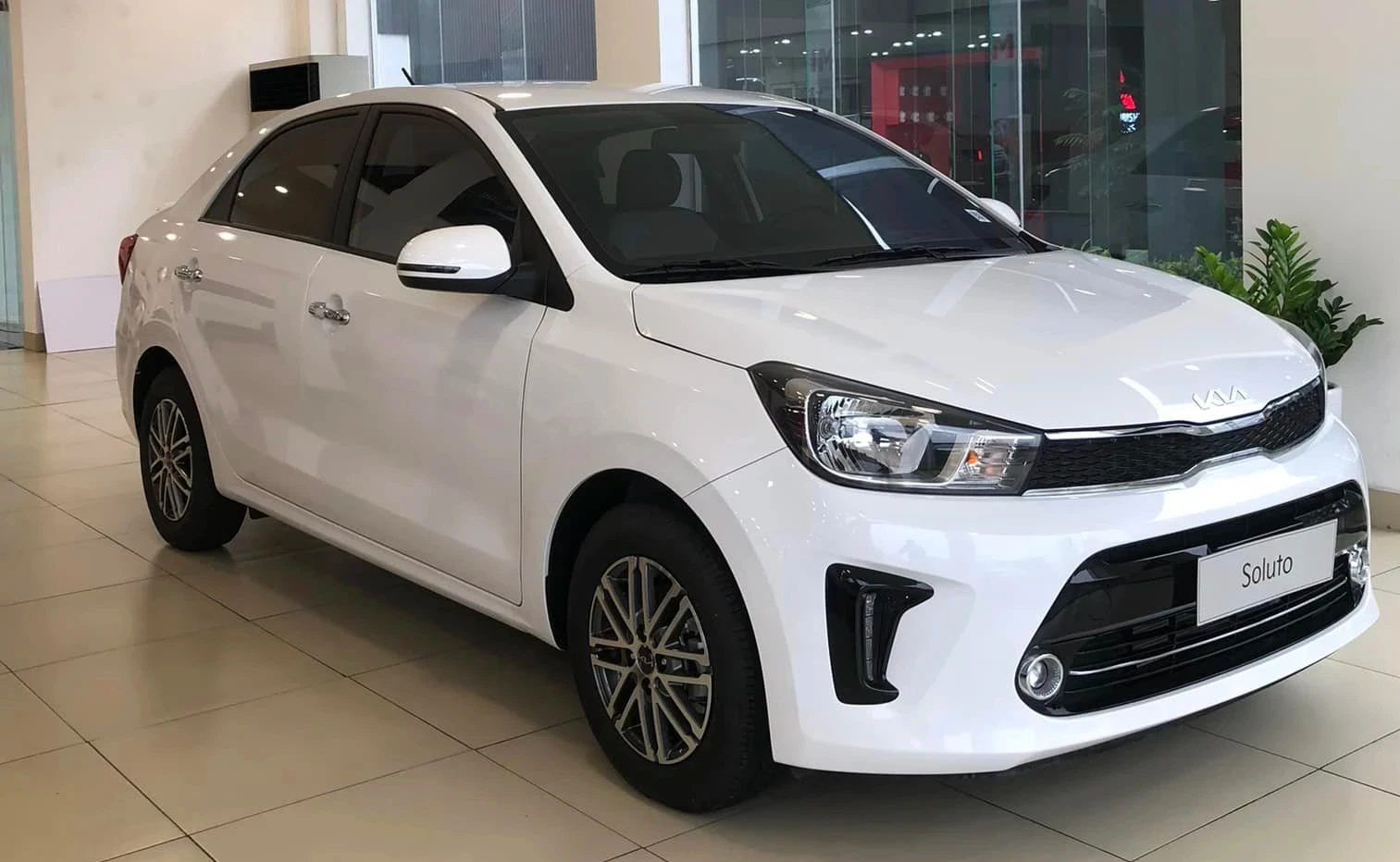 Kia Soluto MT có giá niêm yết 386 triệu đồng