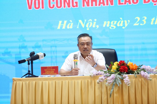 Chủ tịch UBND TP Hà Nội Trần Sỹ Thanh trả lời các vấn đề người lao động quan tâm