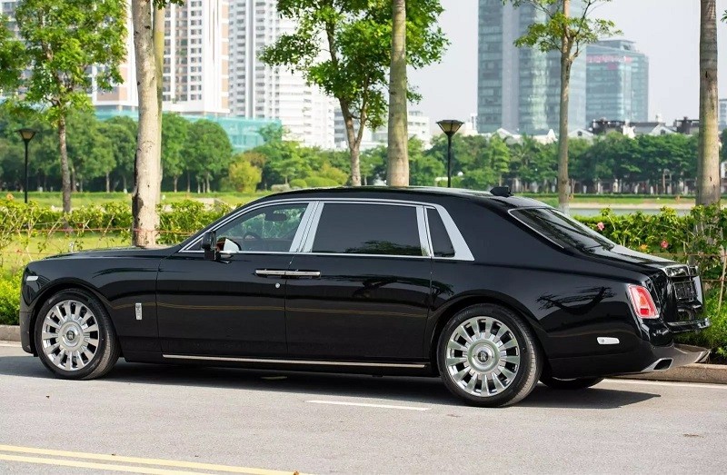 Xe siêu sang Rolls-Royce Phantom VIII chào giá 63,5 tỷ đồng tại Việt Nam