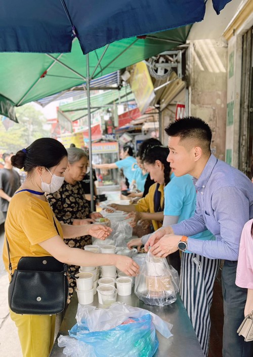 Với anh Long, hoạt động từ thiện không chỉ là trách nhiệm mà còn là niềm vui và hạnh phúc