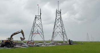 Dự án đường dây 500kV mạch 3: EVNNPT huy động nhân lực khắp mọi miền Tổ quốc, tăng tốc dựng cột, kéo dây Dự án đường dây 500kV mạch 3: EVNNPT huy động nhân lực khắp mọi miền Tổ quốc, tăng tốc dựng cột, kéo dây