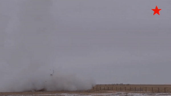 Tên lửa ATACMS lao thẳng vào hệ thống phòng không S-400 Nga