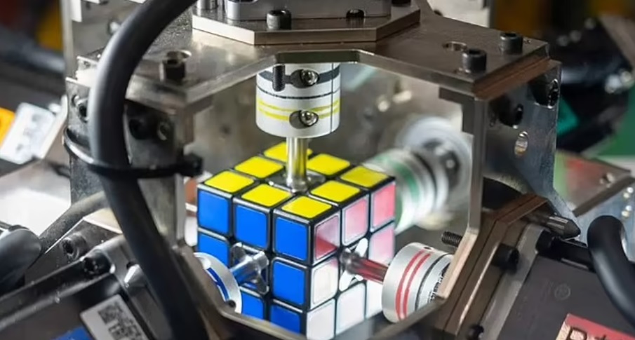 Robot phá kỷ lục xoay rubik trong 0,305 giây, nhanh gấp 10 lần con người