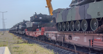 Mỹ gửi thêm xe tăng đến kho dự trữ quân sự khổng lồ ở Ba Lan Mỹ gửi thêm xe tăng đến kho dự trữ quân sự khổng lồ ở Ba Lan